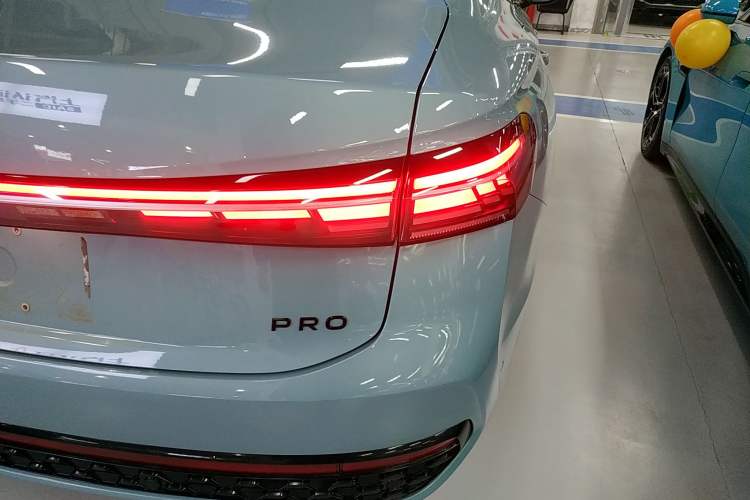 Used Volkswagen Passat 2025 Pro 380TSI Starry Dragon Luxury Edition Exterior 6