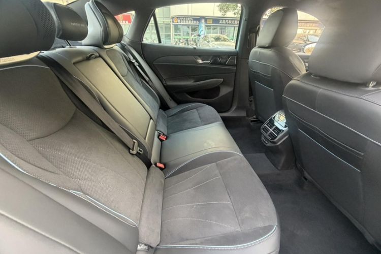 Used Volkswagen Passat 2025 Pro 380TSI Starry Dragon Luxury Edition Exterior 9