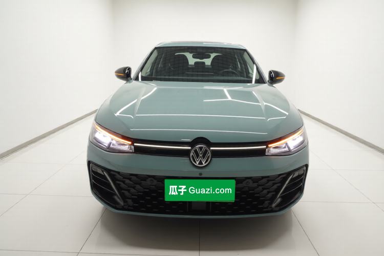Used Volkswagen Passat 2025 Pro 380TSI Starry Dragon Edition Front