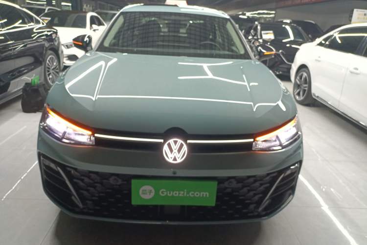 Used Volkswagen Passat 2025 Pro 380TSI Starry Dragon Edition Front