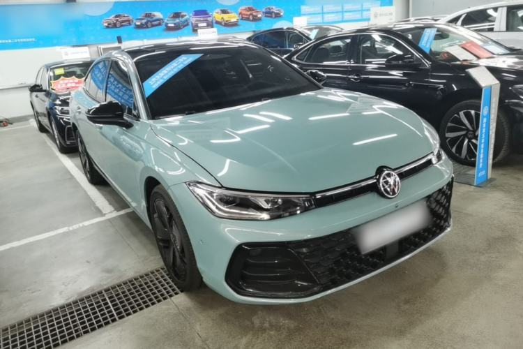 Used Volkswagen Passat 2025 Pro 380TSI Starry Dragon Luxury Edition Front Right 45 Deg