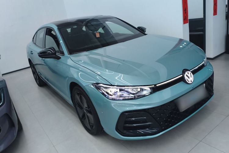 Used Volkswagen Passat 2025 Pro 380TSI Starry Dragon Luxury Edition Front Right 45 Deg