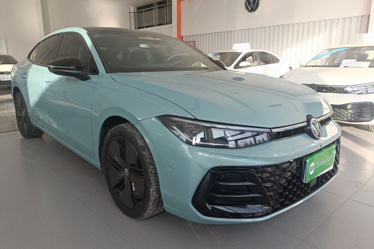 Used Volkswagen Passat 2025 Pro 380TSI Starry Dragon Luxury Edition Front Right 45 Deg