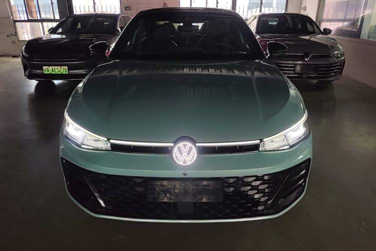 Used Volkswagen Passat 2025 Pro 380TSI Starry Dragon Luxury Edition Front