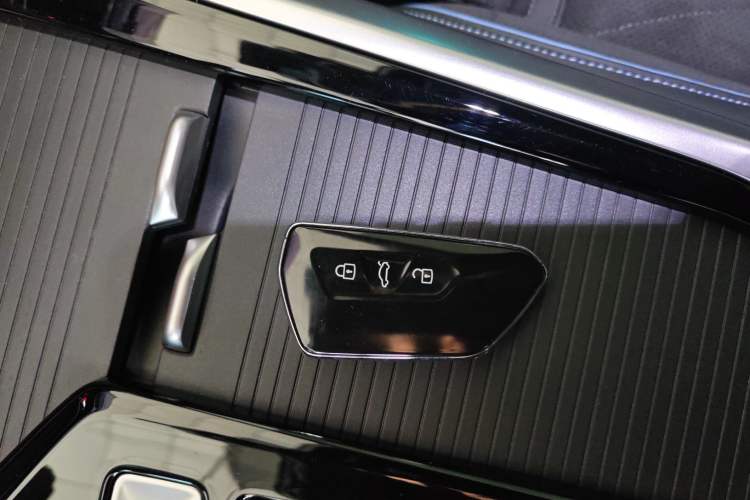 Used Volkswagen Passat 2025 Pro 380TSI Starry Dragon Luxury Edition Interior 1