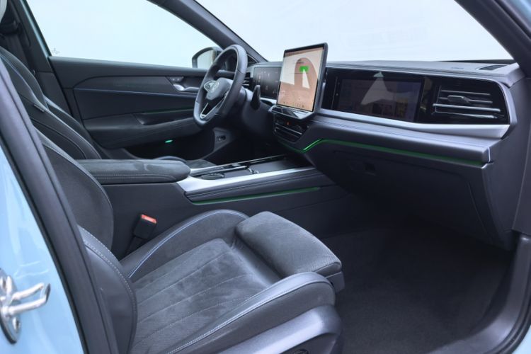 Used Volkswagen Passat 2025 Pro 380TSI Starry Dragon Luxury Edition Interior 10