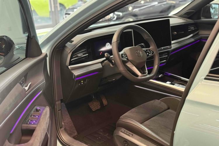 Used Volkswagen Passat 2025 Pro 380TSI Starry Dragon Luxury Edition Interior 2