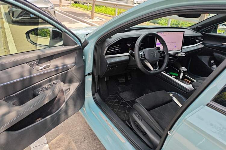 Used Volkswagen Passat 2025 Pro 380TSI Starry Dragon Luxury Edition Interior 3