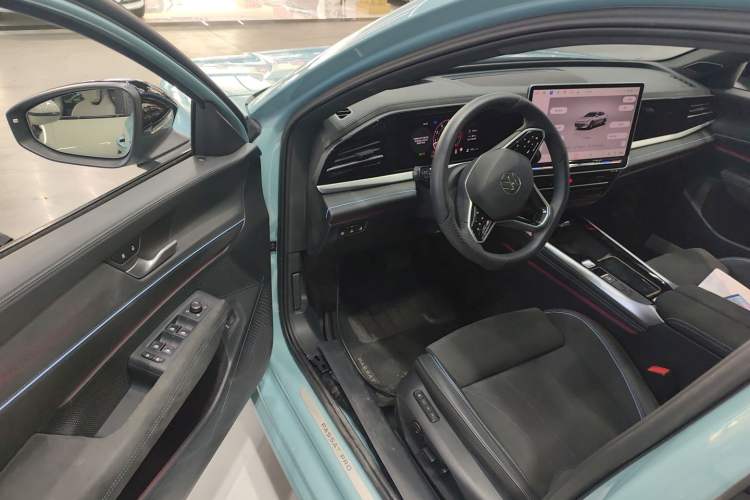 Used Volkswagen Passat 2025 Pro 380TSI Starry Dragon Luxury Edition Interior 3