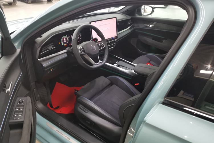 Used Volkswagen Passat 2025 Pro 380TSI Starry Dragon Luxury Edition Interior 3