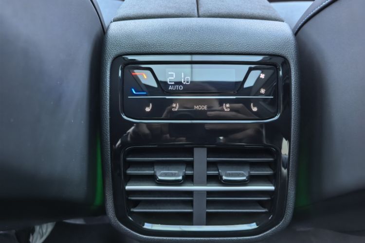 Used Volkswagen Passat 2025 Pro 380TSI Starry Dragon Luxury Edition Interior 3