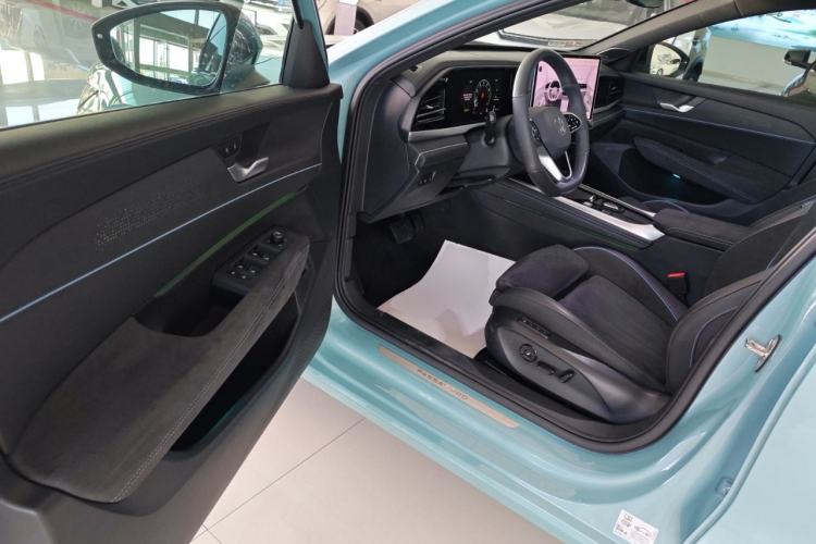 Used Volkswagen Passat 2025 Pro 380TSI Starry Dragon Luxury Edition Interior 3