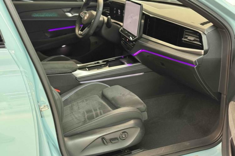 Used Volkswagen Passat 2025 Pro 380TSI Starry Dragon Luxury Edition Interior 4