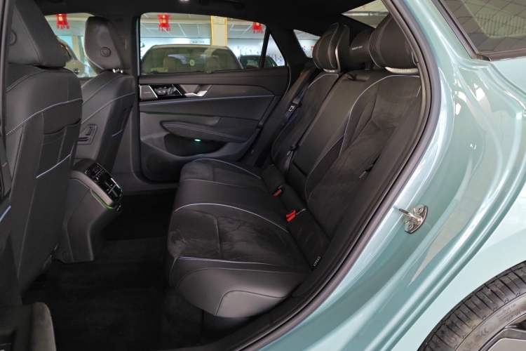 Used Volkswagen Passat 2025 Pro 380TSI Starry Dragon Luxury Edition Interior 4