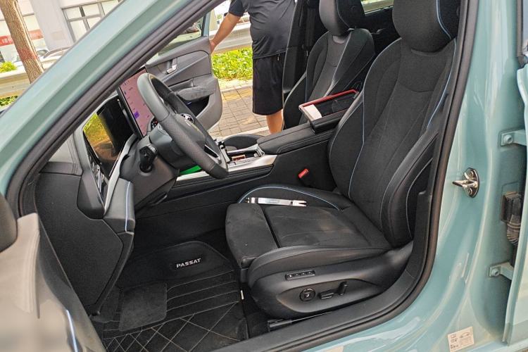 Used Volkswagen Passat 2025 Pro 380TSI Starry Dragon Luxury Edition Left Front Seat