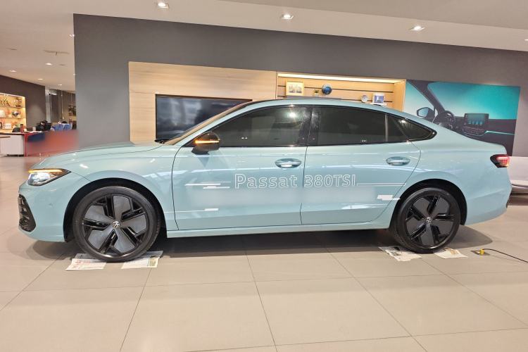 Used Volkswagen Passat 2025 Pro 380TSI Starry Dragon Luxury Edition Left Side