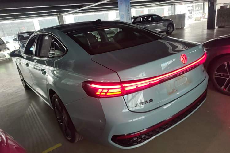 Used Volkswagen Passat 2025 Pro 380TSI Starry Dragon Luxury Edition Rear Left 45 Deg