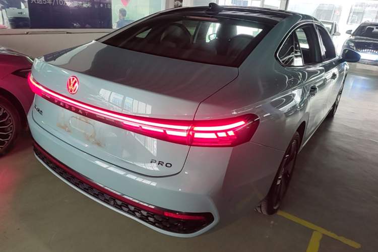 Used Volkswagen Passat 2025 Pro 380TSI Starry Dragon Luxury Edition Rear Right 45 Deg