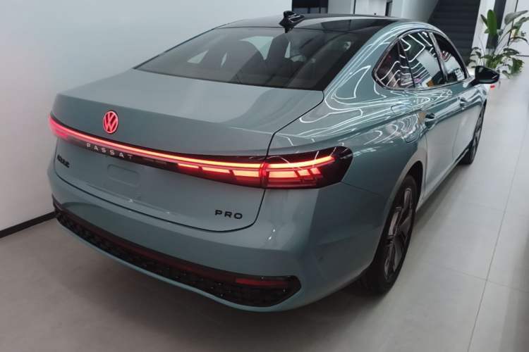 Used Volkswagen Passat 2025 Pro 380TSI Starry Dragon Luxury Edition Rear Right 45 Deg