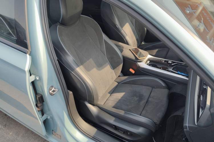 Used Volkswagen Passat 2025 Pro 380TSI Starry Dragon Luxury Edition Right Front Seat