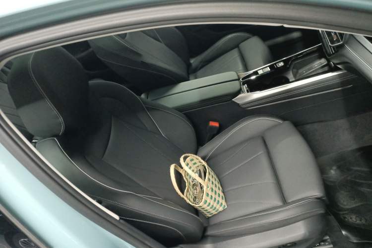 Used Volkswagen Passat 2025 Pro 380TSI Starry Dragon Edition Right Front Seat