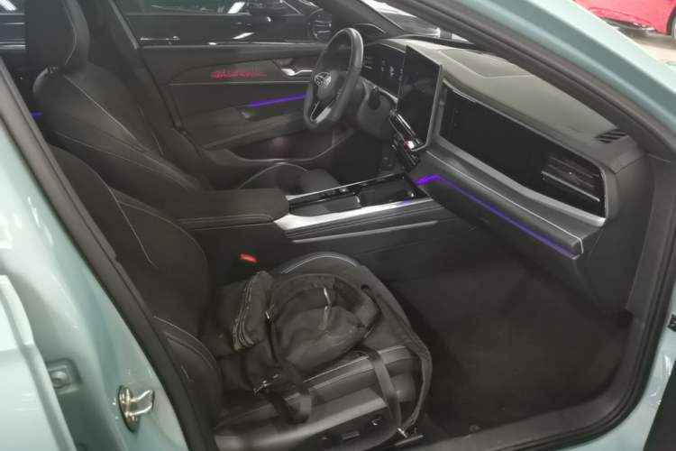 Used Volkswagen Passat 2025 Pro 380TSI Starry Dragon Luxury Edition Right Front Seat