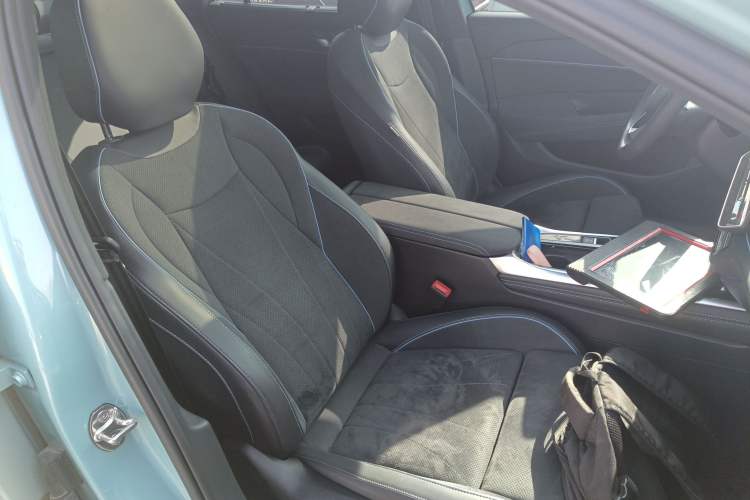 Used Volkswagen Passat 2025 Pro 380TSI Starry Dragon Luxury Edition Right Front Seat