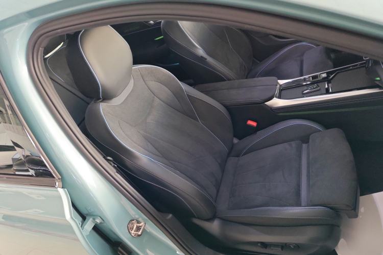 Used Volkswagen Passat 2025 Pro 380TSI Starry Dragon Luxury Edition Right Front Seat