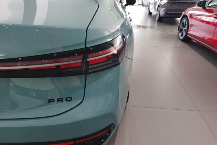 Used Volkswagen Passat 2025 Pro 380TSI Starry Dragon Luxury Edition Right Rear Taillight
