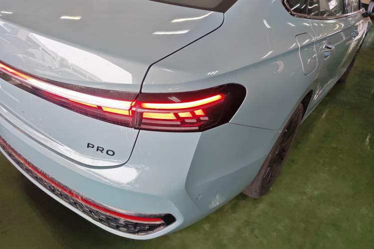 Used Volkswagen Passat 2025 Pro 380TSI Starry Dragon Luxury Edition Right Rear Taillight