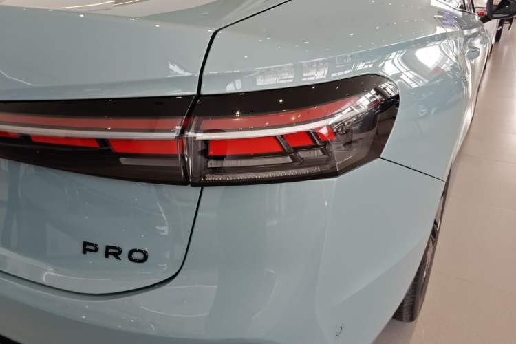 Used Volkswagen Passat 2025 Pro 380TSI Starry Dragon Luxury Edition Right Rear Taillight