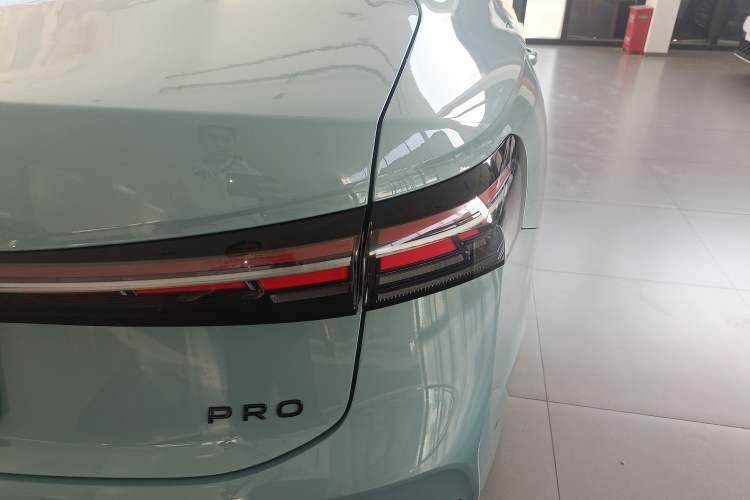 Used Volkswagen Passat 2025 Pro 380TSI Starry Dragon Luxury Edition Right Rear Taillight