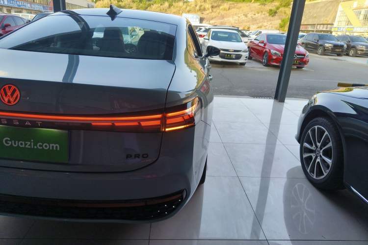 Used Volkswagen Passat 2025 Pro 380TSI Starry Dragon Luxury Edition Right Rear Taillight