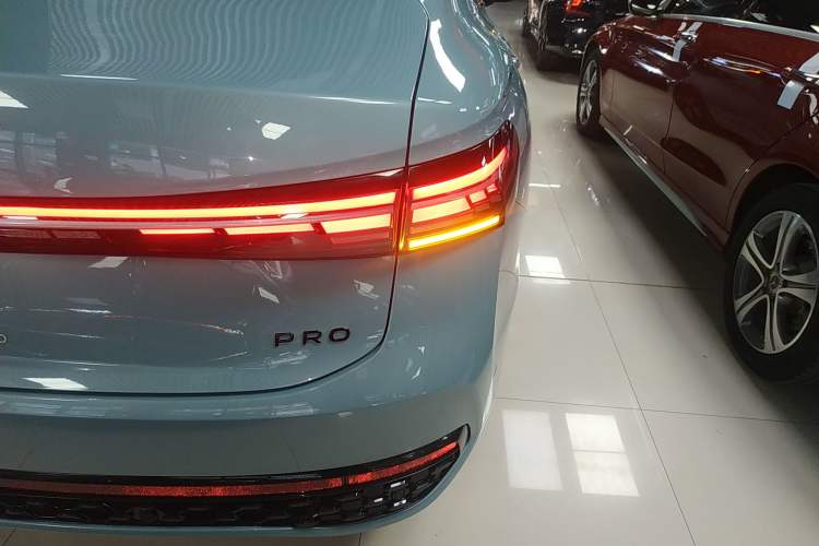 Used Volkswagen Passat 2025 Pro 380TSI Starry Dragon Luxury Edition Right Rear Taillight