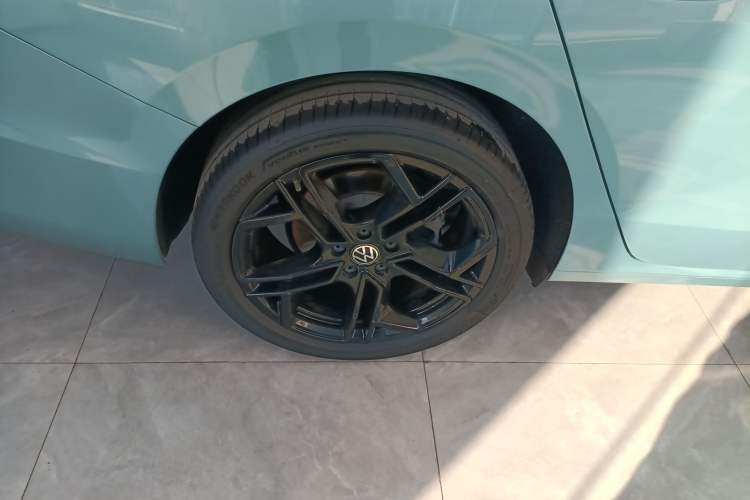 Used Volkswagen Passat 2025 Pro 380TSI Starry Dragon Luxury Edition Right Rear Wheel Hub