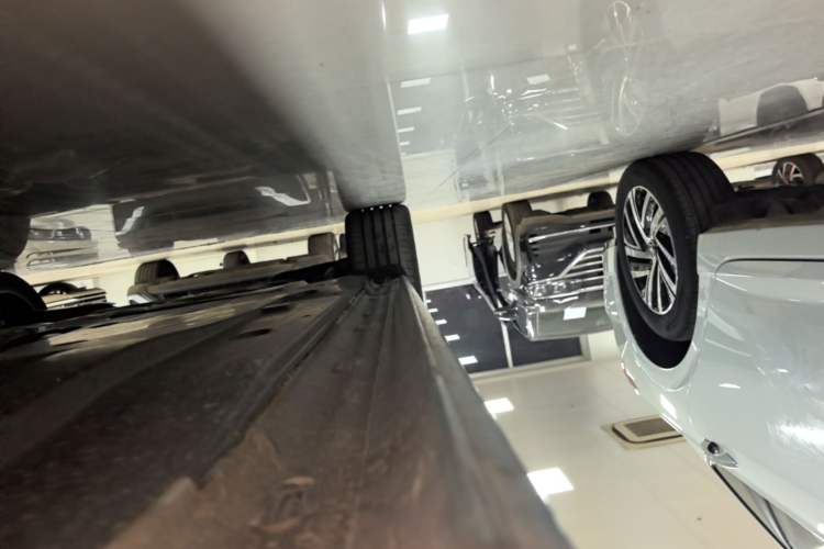 Used Volkswagen Passat 2025 Pro 380TSI Starry Dragon Luxury Edition Right Side Sill