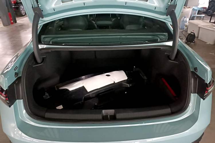 Used Volkswagen Passat 2025 Pro 380TSI Starry Dragon Luxury Edition Trunk