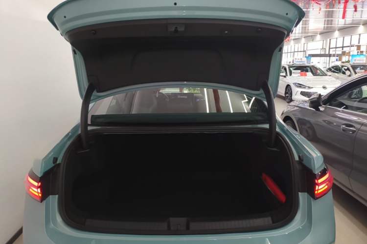 Used Volkswagen Passat 2025 Pro 380TSI Starry Dragon Luxury Edition Trunk