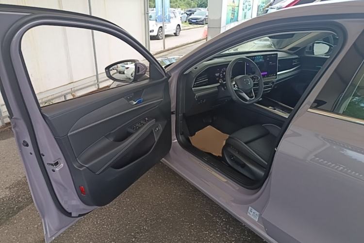Used Volkswagen Passat 2025 Pro 380TSI Dragon Supreme Edition Driver Seat