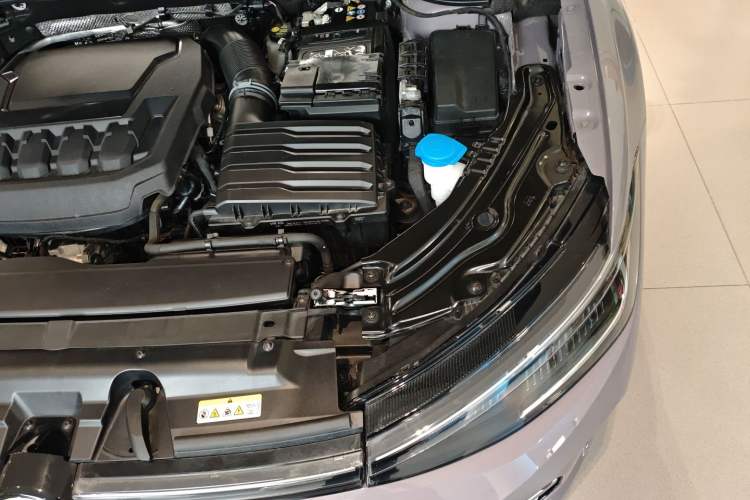 Used Volkswagen Passat 2025 Pro 380TSI Dragon Supreme Edition Engine Bay Left