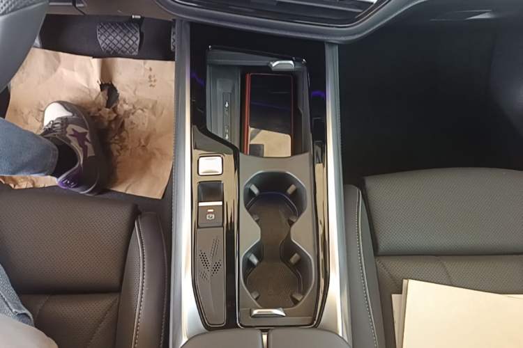 Used Volkswagen Passat 2025 Pro 380TSI Dragon Supreme Edition Gear Lever