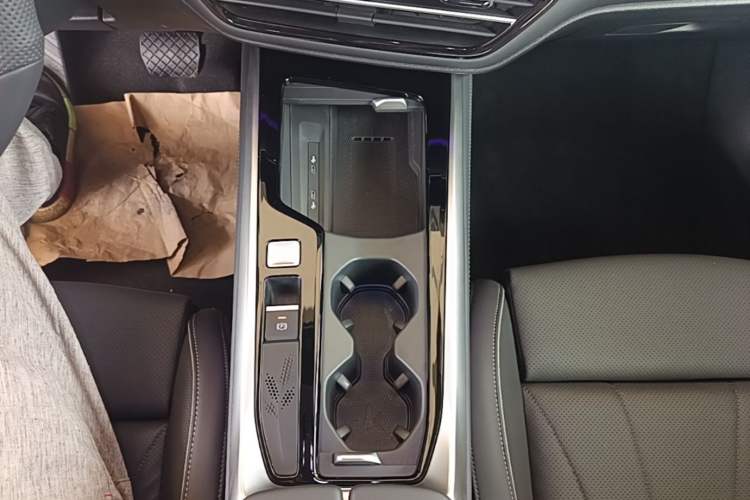 Used Volkswagen Passat 2025 Pro 380TSI Dragon Supreme Edition Gear Lever