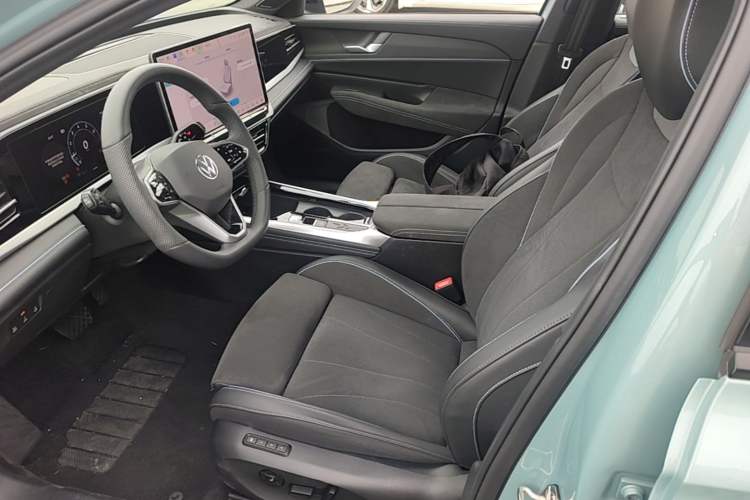 Used Volkswagen Passat 2025 Pro 380TSI Starry Dragon Luxury Edition Left Front Seat