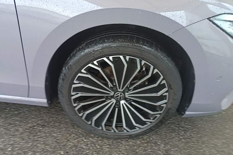 Used Volkswagen Passat 2025 Pro 380TSI Dragon Supreme Edition Right Front Wheel Hub
