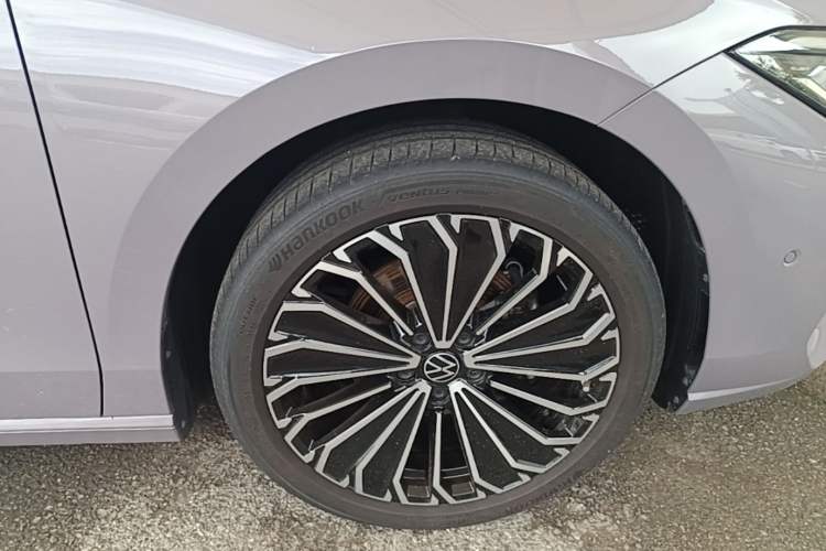 Used Volkswagen Passat 2025 Pro 380TSI Dragon Supreme Edition Right Front Wheel Hub