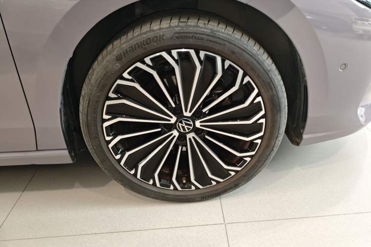 Used Volkswagen Passat 2025 Pro 380TSI Dragon Supreme Edition Right Front Wheel Hub