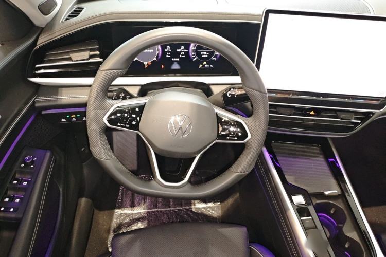 Used Volkswagen Passat 2025 Pro 380TSI Dragon Supreme Edition Steering Wheel