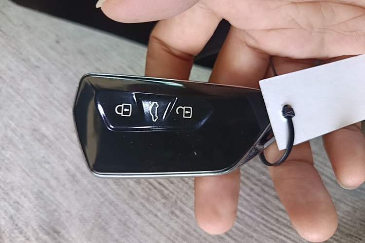 Used Volkswagen Passat 2025 Pro 380TSI Dragon Supreme Edition Vehicle Key