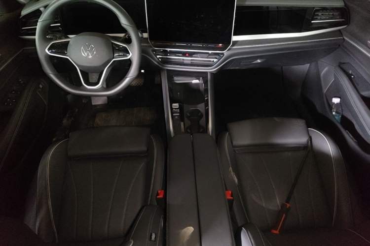 Used Volkswagen Passat 2025 Pro 380TSI Dragon Supreme Edition Center Console