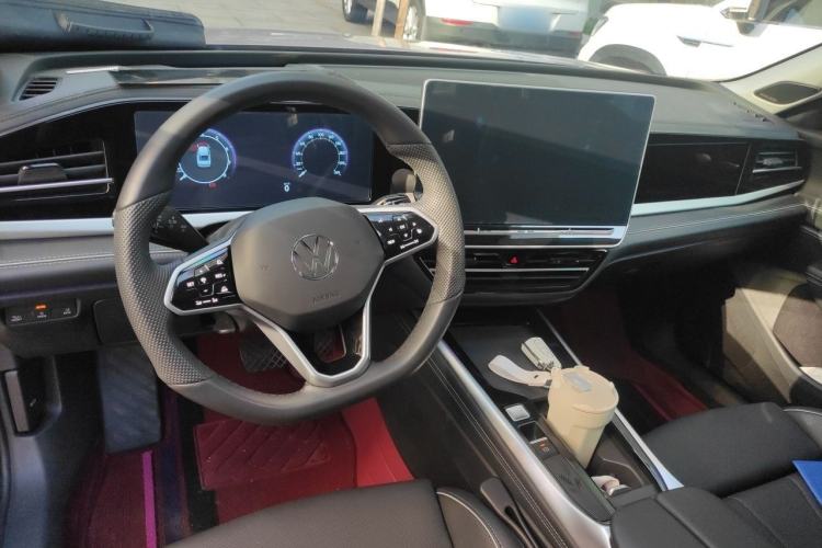 Used Volkswagen Passat 2025 Pro 380TSI Dragon Supreme Edition Center Console